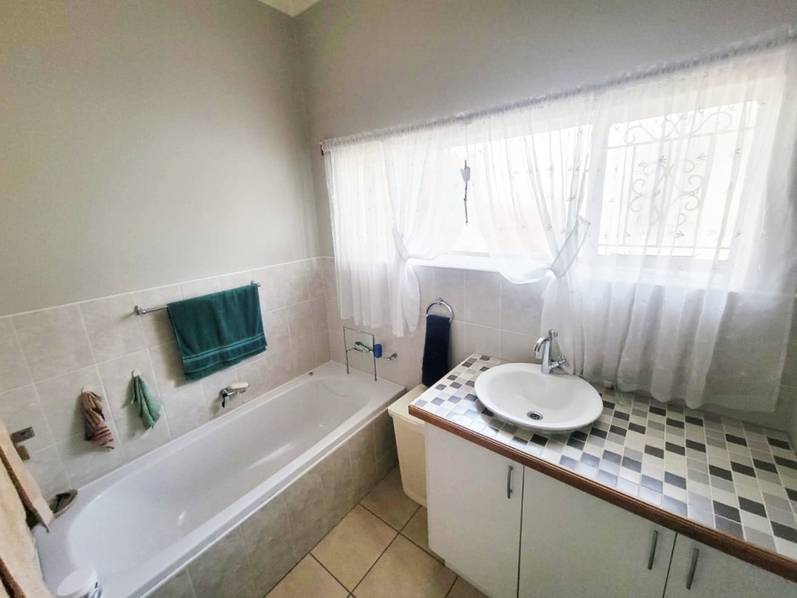4 Bedroom Property for Sale in Suidrand Free State